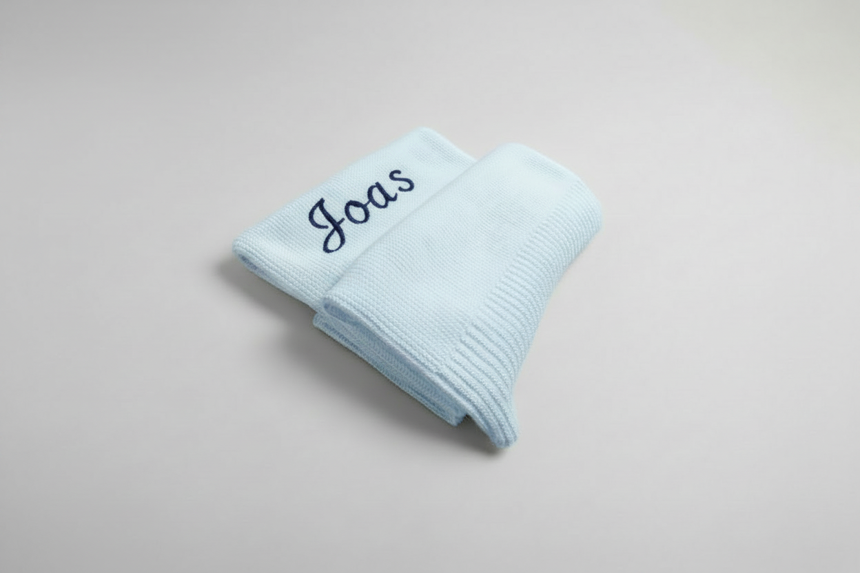 Couverture en maille brodée
