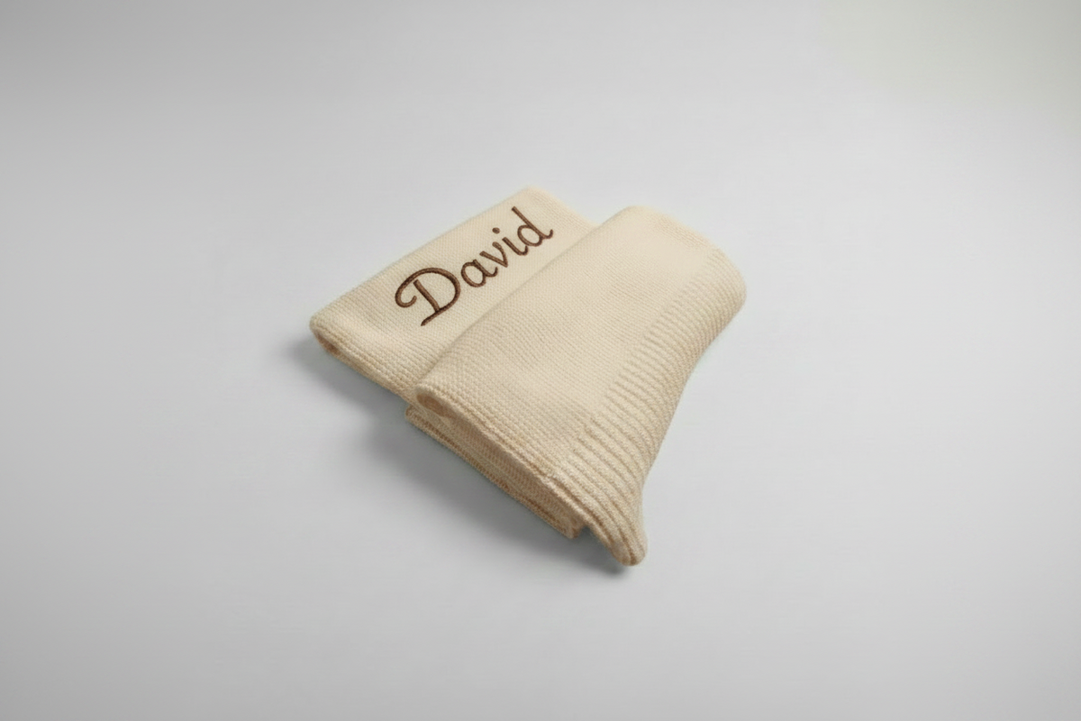 Couverture en maille brodée