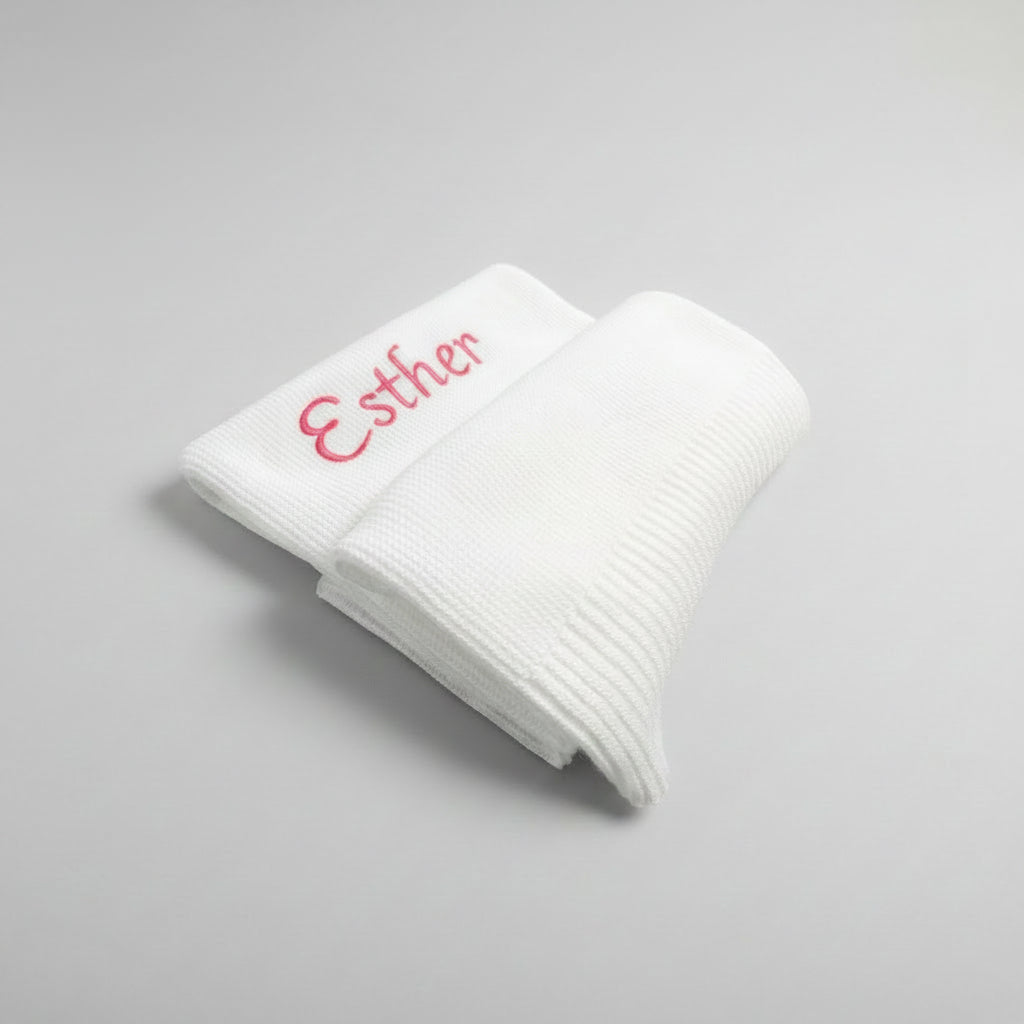 Couverture en maille brodée